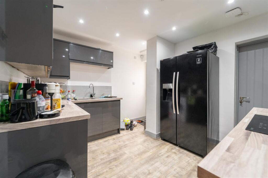 4 bed Detached for rent in Birmingham. From Oakmans Estate Agents - Student Lettings