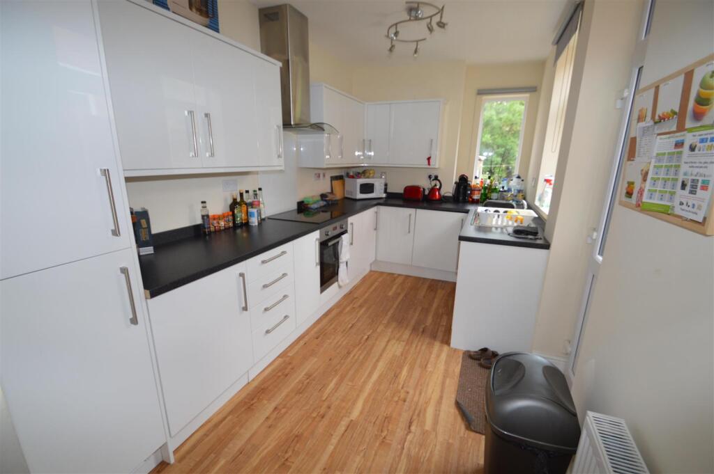 4 bed Detached for rent in Birmingham. From Oakmans Estate Agents - Student Lettings