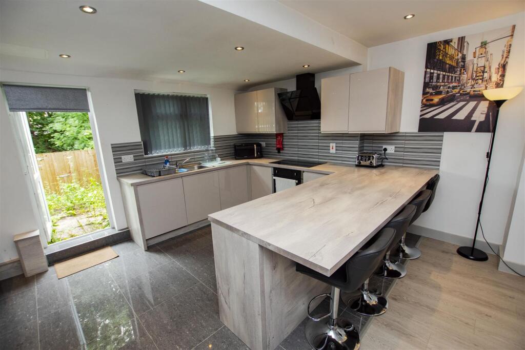 4 bed Detached for rent in Birmingham. From Oakmans Estate Agents - Student Lettings
