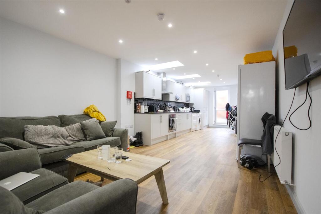 5 bed Detached for rent in Birmingham. From Oakmans Estate Agents - Student Lettings