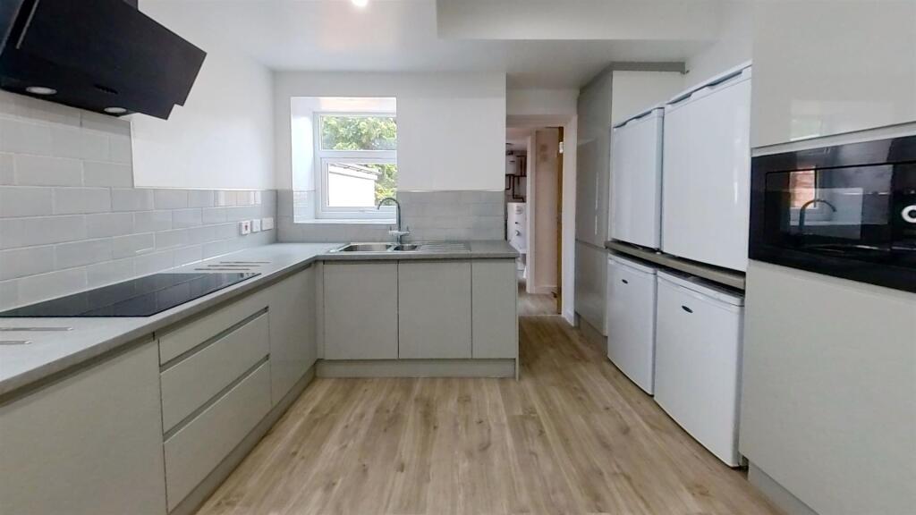 5 bed Detached for rent in Birmingham. From Oakmans Estate Agents - Student Lettings