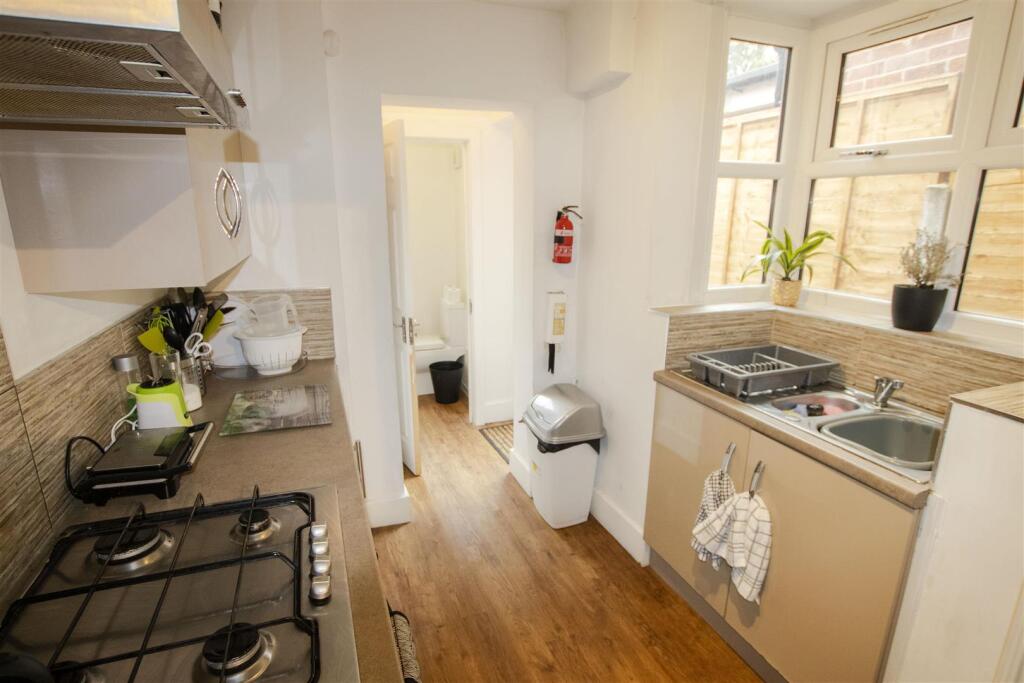 3 bed Detached for rent in Birmingham. From Oakmans Estate Agents - Student Lettings