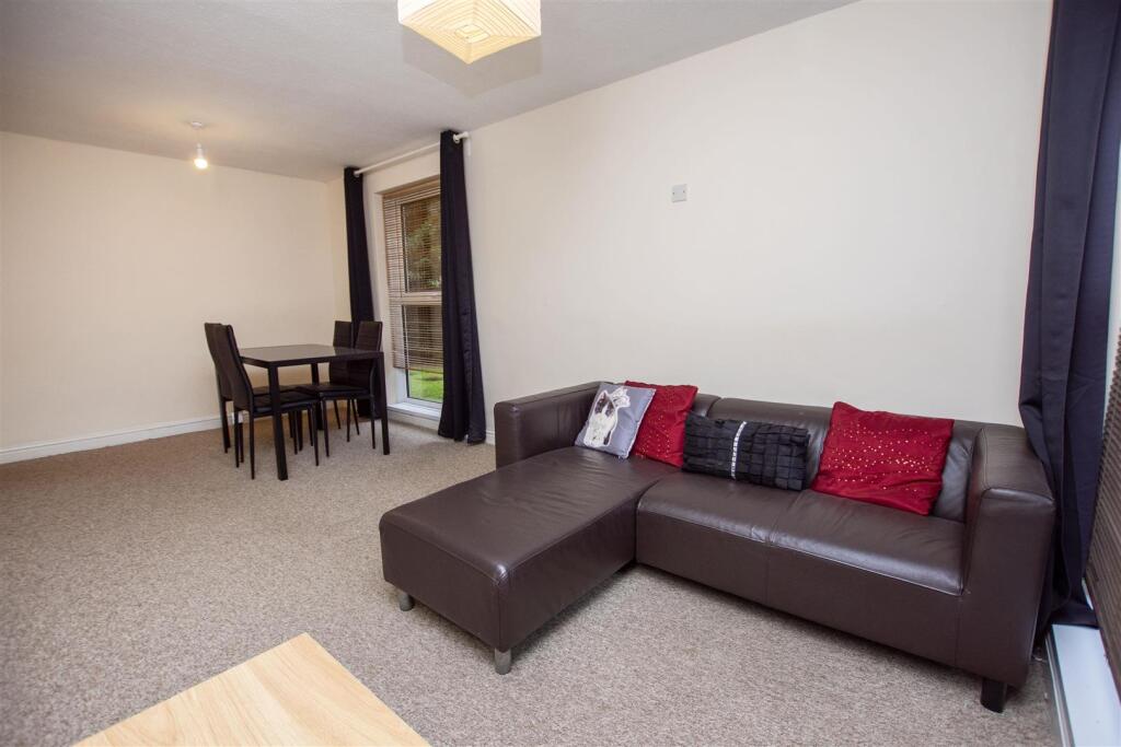 2 bed Detached for rent in Birmingham. From Oakmans Estate Agents - Student Lettings