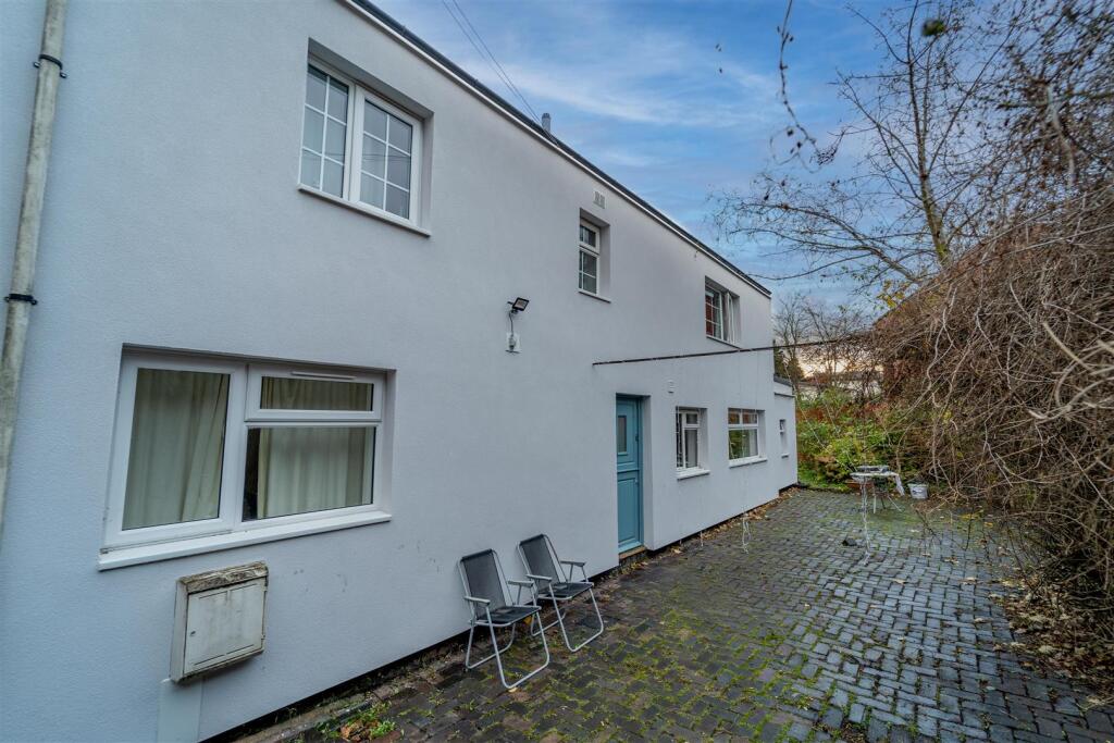 4 bed Detached for rent in Smethwick. From Oakmans Estate Agents - Student Lettings