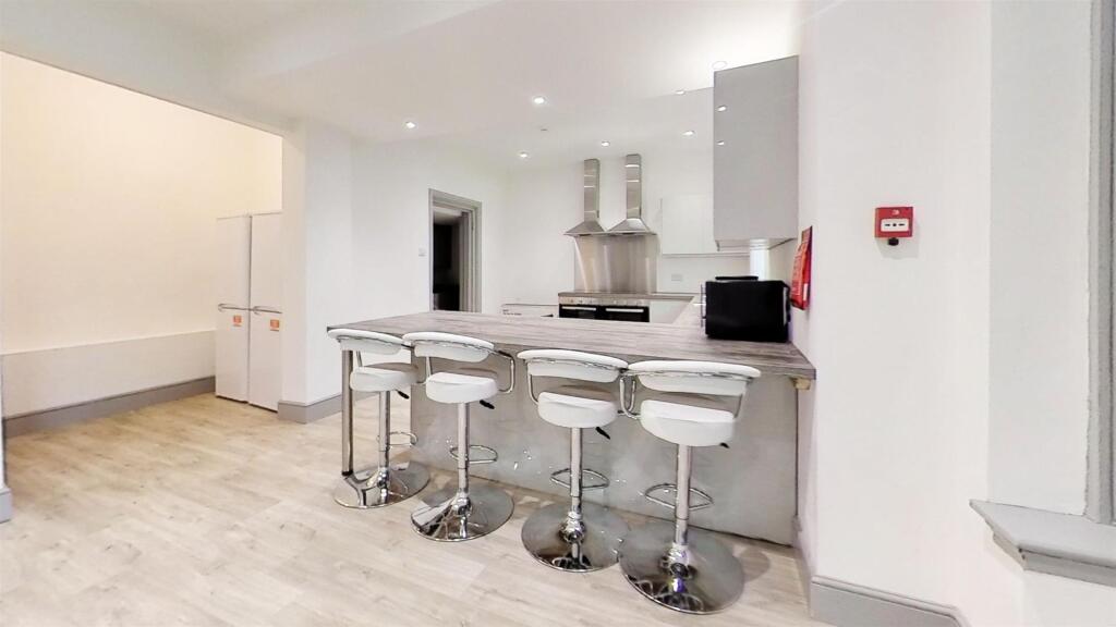 11 bed Detached for rent in Birmingham. From Oakmans Estate Agents - Student Lettings