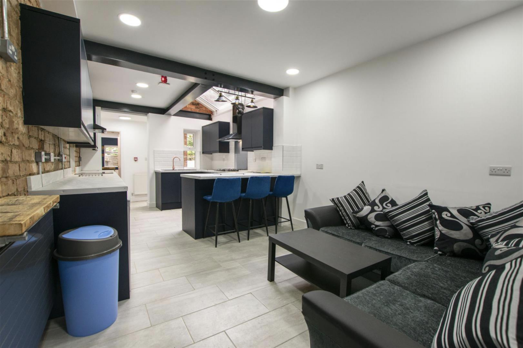 6 bed Detached for rent in Birmingham. From Oakmans Estate Agents - Student Lettings 6 bed Detached for rent in Birmingham. From Oakmans Estate Agents - Student Lettings