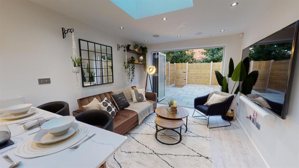 5 bed Detached for rent in Birmingham. From Oakmans Estate Agents - Student Lettings 5 bed Detached for rent in Birmingham. From Oakmans Estate Agents - Student Lettings