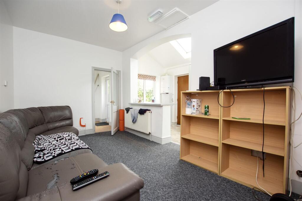 7 bed Detached for rent in Birmingham. From Oakmans Estate Agents - Student Lettings 7 bed Detached for rent in Birmingham. From Oakmans Estate Agents - Student Lettings