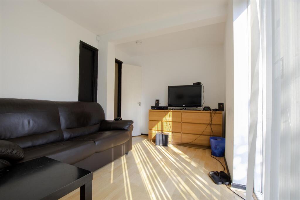 4 bed Detached for rent in Birmingham. From Oakmans Estate Agents - Student Lettings