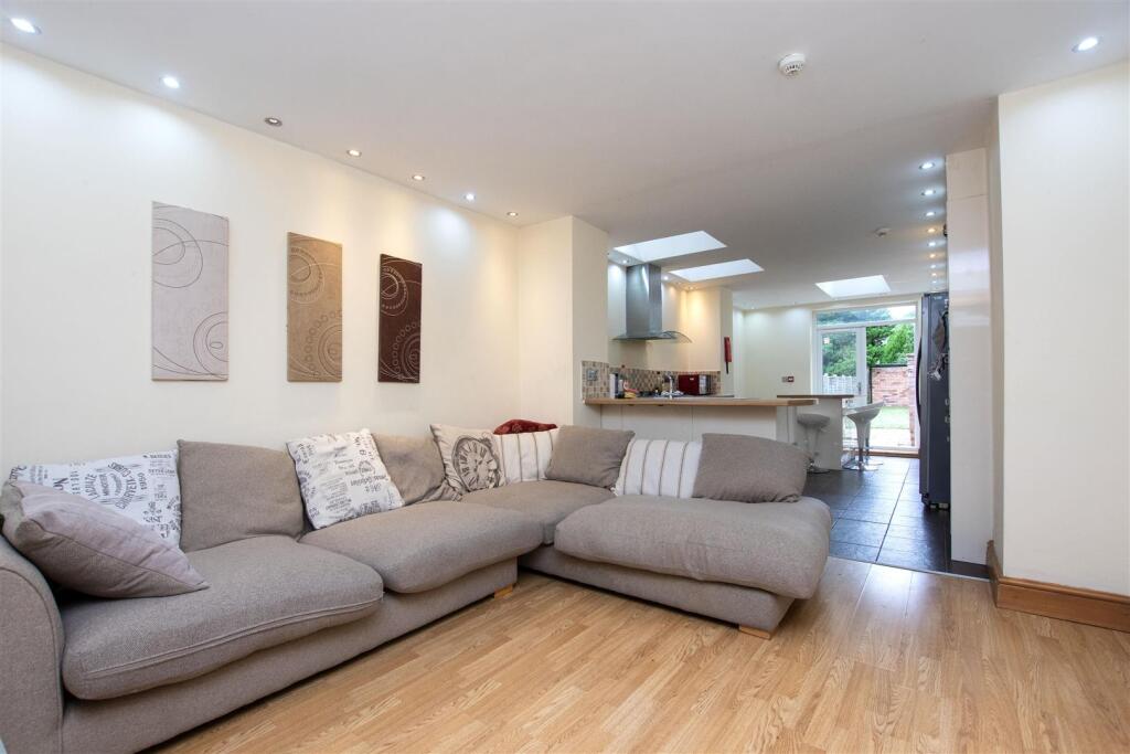 6 bed Detached for rent in Birmingham. From Oakmans Estate Agents - Student Lettings