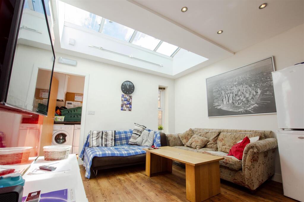 6 bed Detached for rent in Birmingham. From Oakmans Estate Agents - Student Lettings 6 bed Detached for rent in Birmingham. From Oakmans Estate Agents - Student Lettings