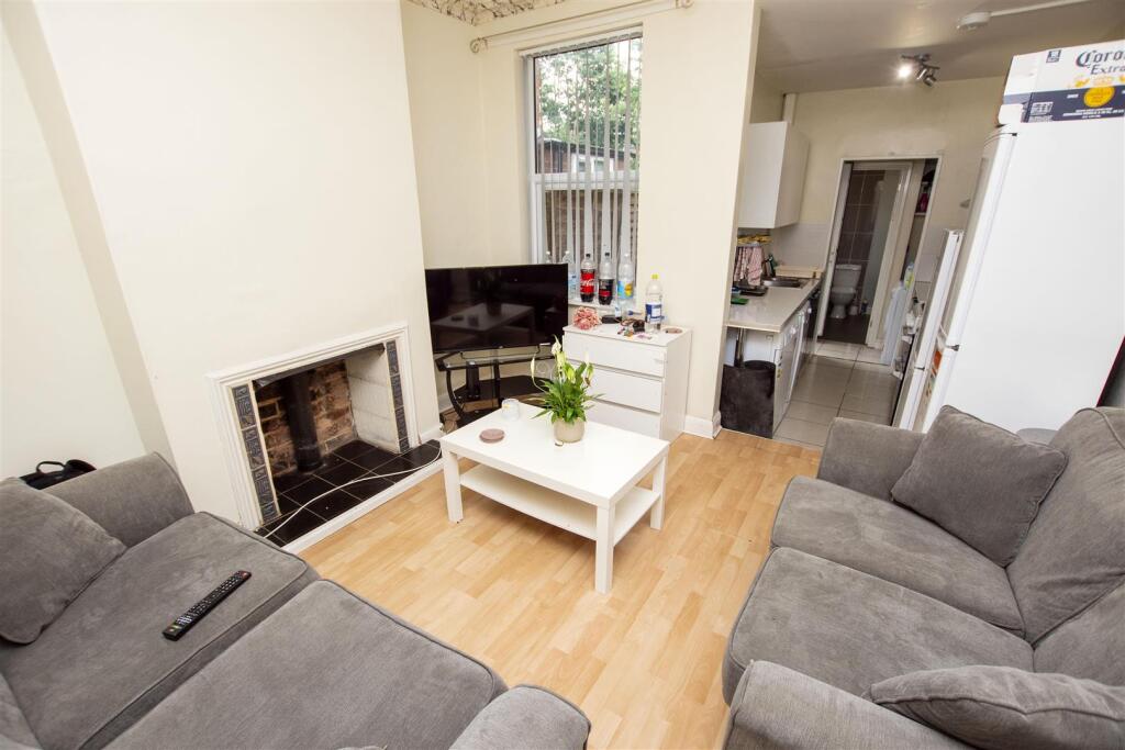 5 bed Detached for rent in Birmingham. From Oakmans Estate Agents - Student Lettings 5 bed Detached for rent in Birmingham. From Oakmans Estate Agents - Student Lettings