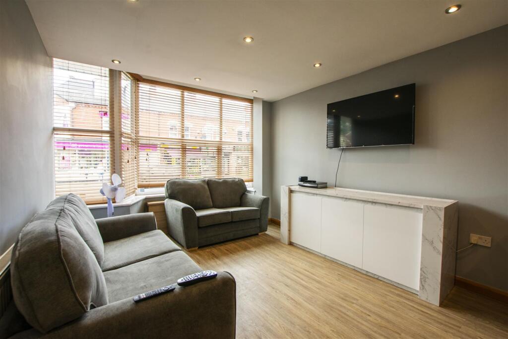 8 bed Detached for rent in Birmingham. From Oakmans Estate Agents - Student Lettings 8 bed Detached for rent in Birmingham. From Oakmans Estate Agents - Student Lettings