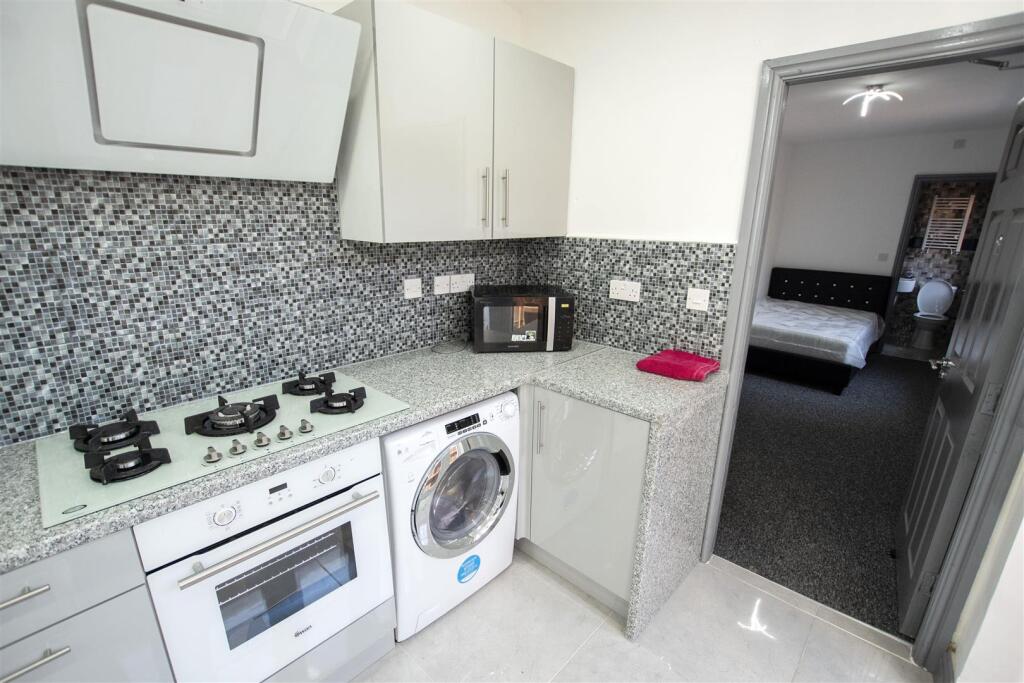 6 bed Detached for rent in Birmingham. From Oakmans Estate Agents - Student Lettings 6 bed Detached for rent in Birmingham. From Oakmans Estate Agents - Student Lettings