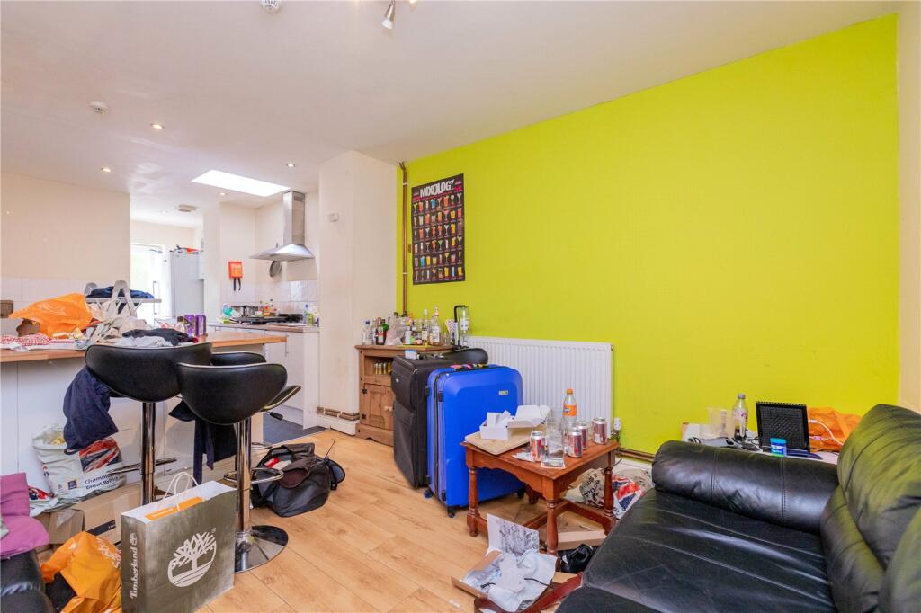 6 bed Detached for rent in Birmingham. From Oakmans Estate Agents - Student Lettings 6 bed Detached for rent in Birmingham. From Oakmans Estate Agents - Student Lettings
