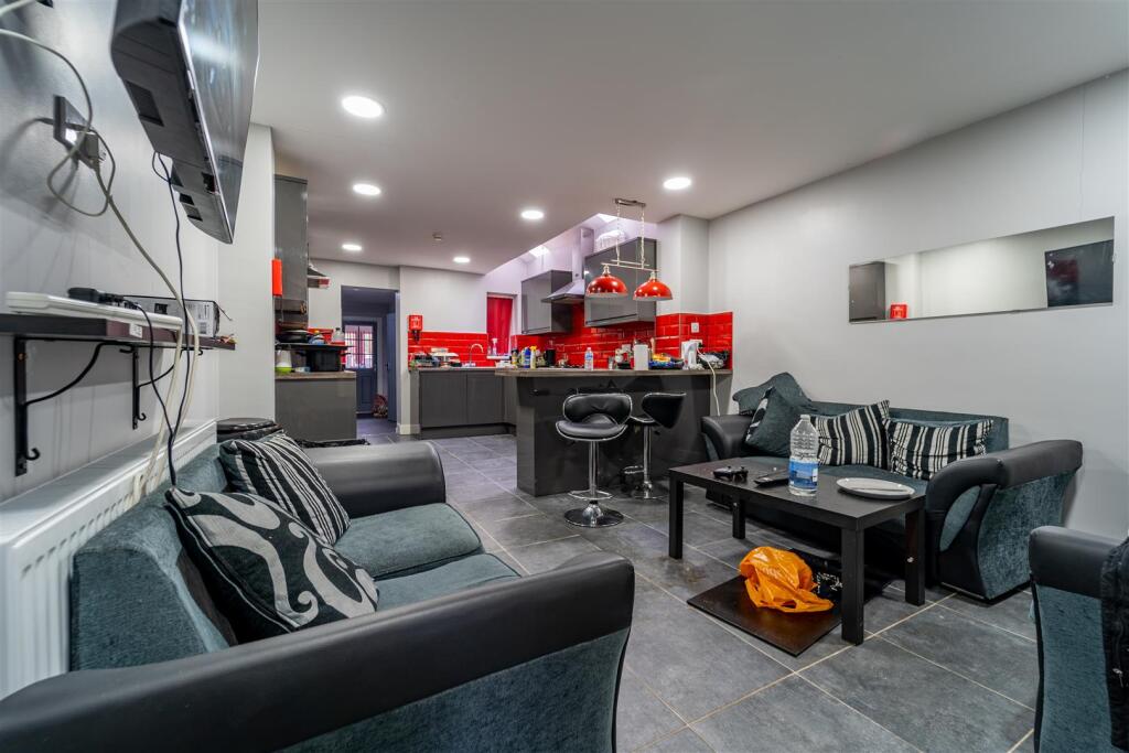 7 bed Detached for rent in Birmingham. From Oakmans Estate Agents - Student Lettings 7 bed Detached for rent in Birmingham. From Oakmans Estate Agents - Student Lettings