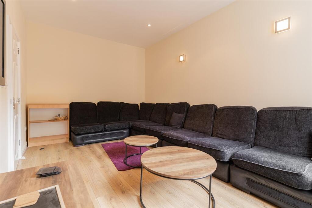 7 bed Detached for rent in Birmingham. From Oakmans Estate Agents - Student Lettings 7 bed Detached for rent in Birmingham. From Oakmans Estate Agents - Student Lettings