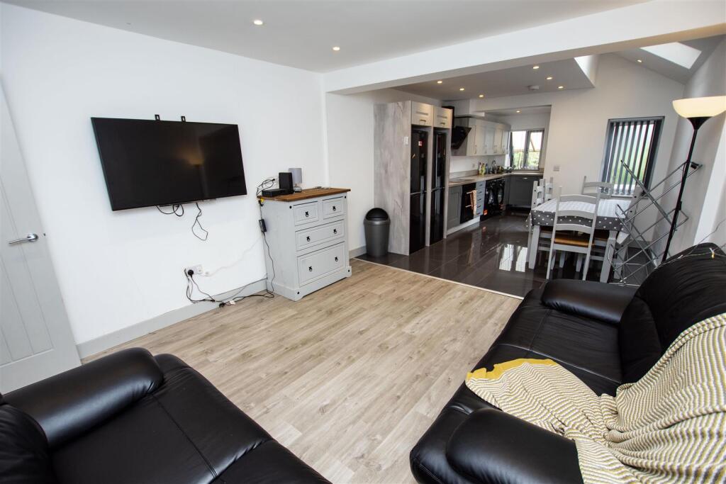 6 bed Detached for rent in Birmingham. From Oakmans Estate Agents - Student Lettings 6 bed Detached for rent in Birmingham. From Oakmans Estate Agents - Student Lettings