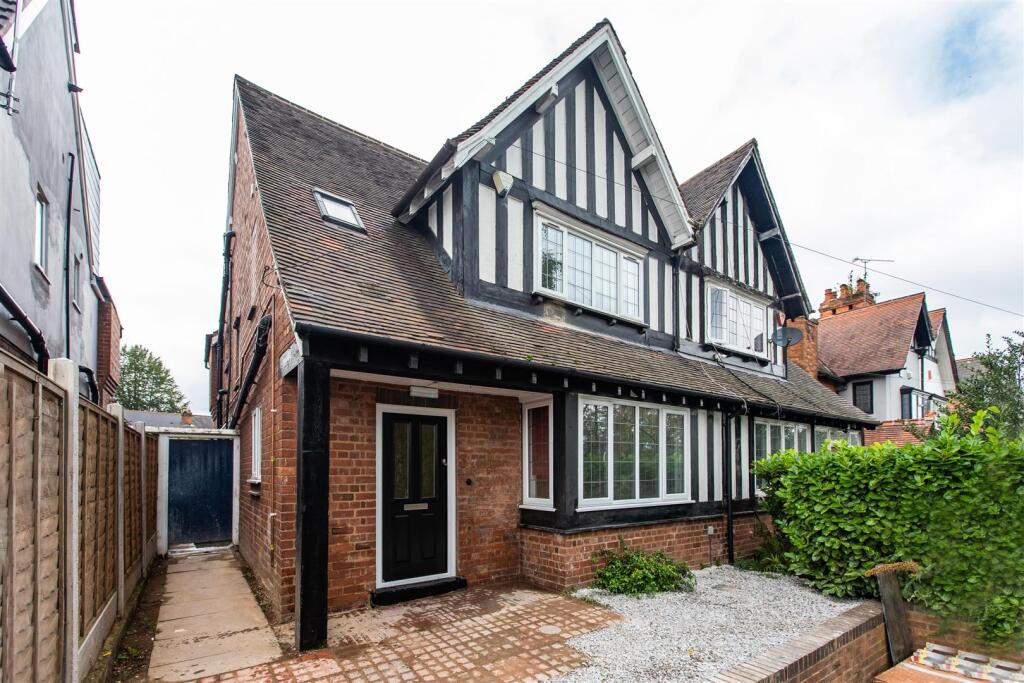 8 bed Detached for rent in Birmingham. From Oakmans Estate Agents - Student Lettings
