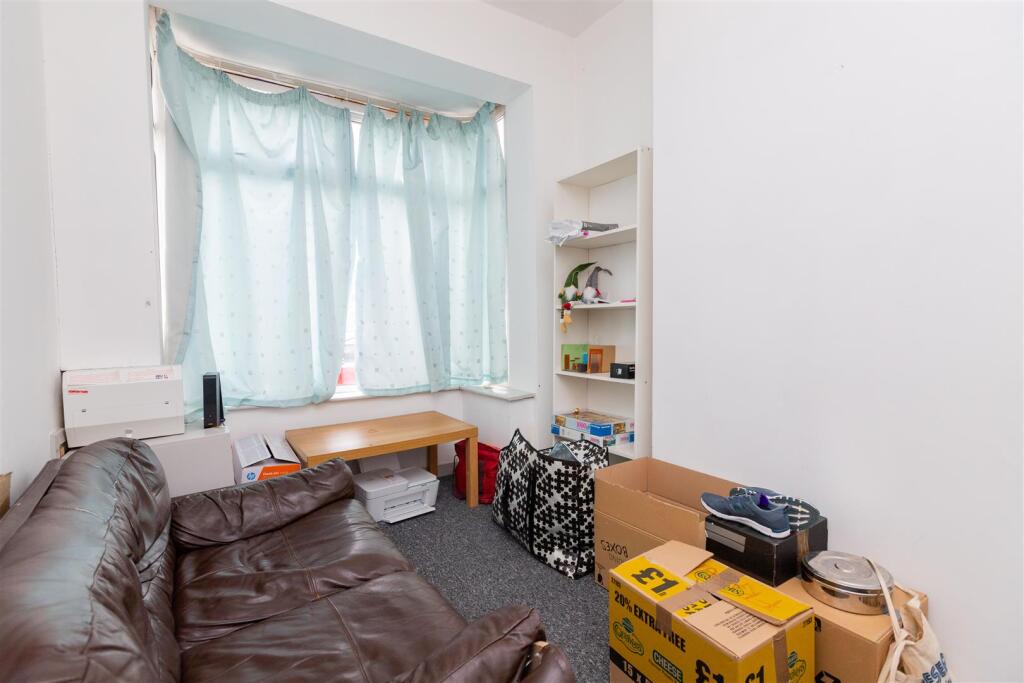 3 bed Detached for rent in Birmingham. From Oakmans Estate Agents - Student Lettings