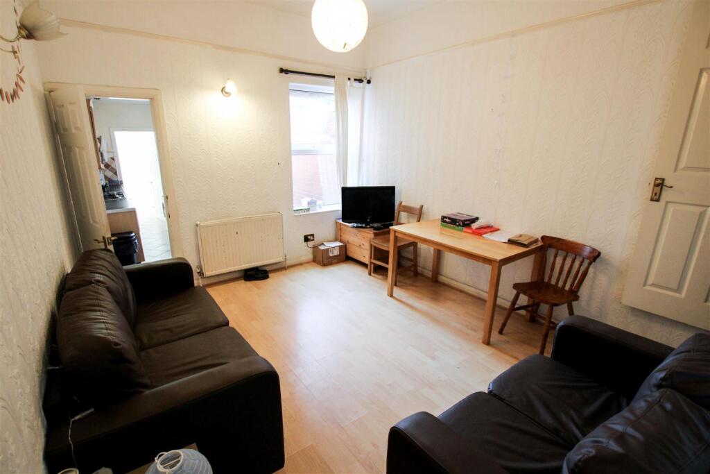 6 bed Detached for rent in Birmingham. From Oakmans Estate Agents - Student Lettings