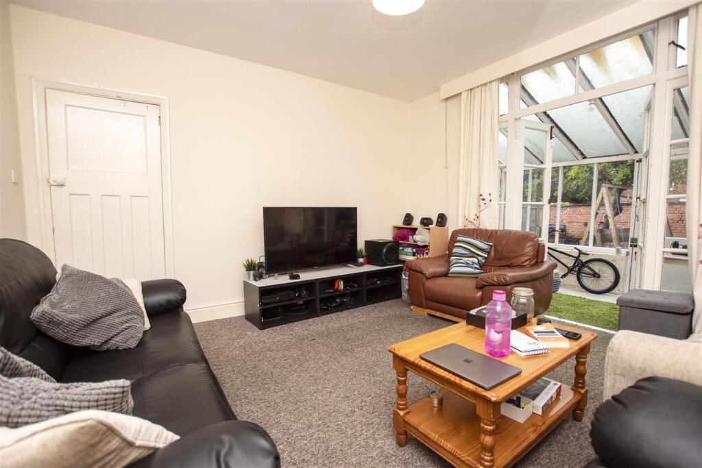 6 bed Detached for rent in Birmingham. From Oakmans Estate Agents - Student Lettings