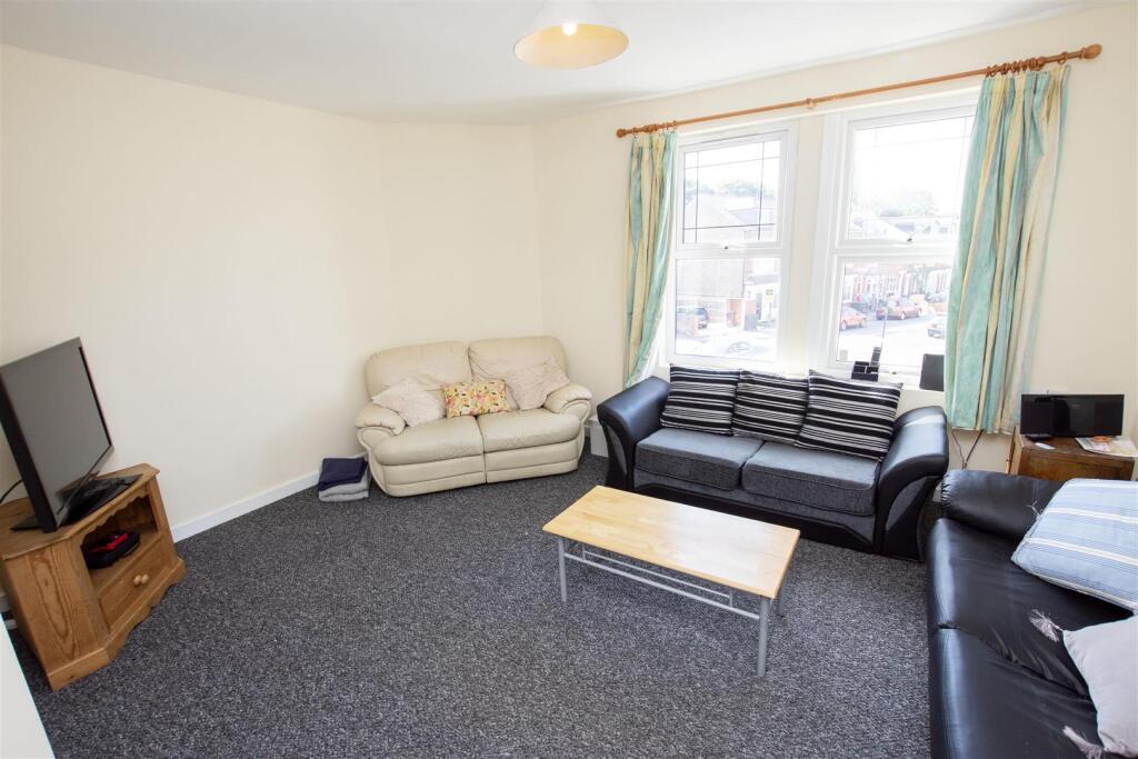 5 bed Detached for rent in Birmingham. From Oakmans Estate Agents - Student Lettings