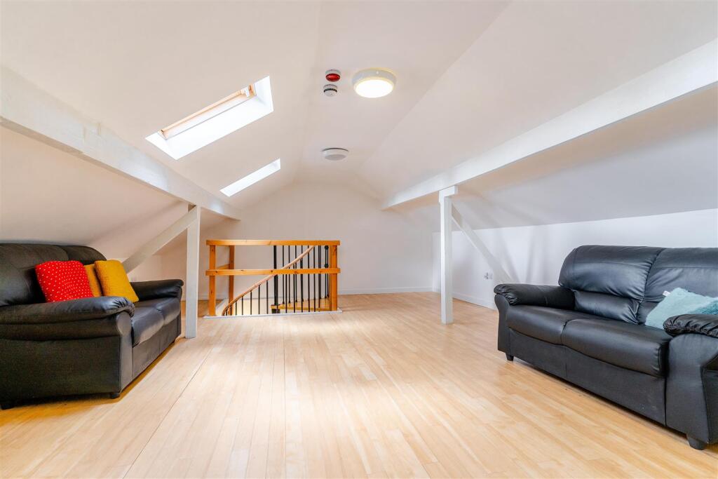 3 bed Apartment for rent in Birmingham. From Oakmans Estate Agents - Student Lettings