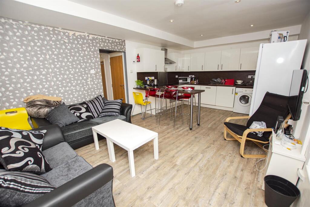 6 bed Detached for rent in Birmingham. From Oakmans Estate Agents - Student Lettings