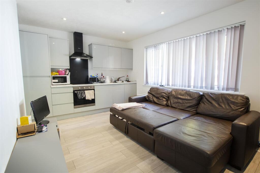 2 bed Apartment for rent in Birmingham. From Oakmans Estate Agents - Student Lettings