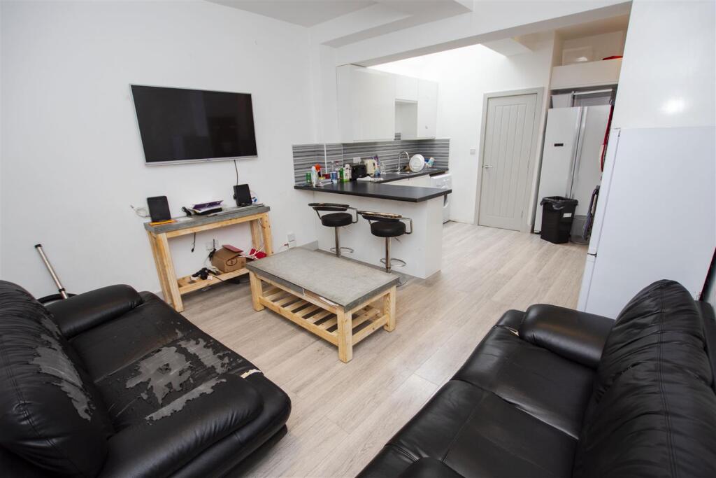 7 bed Detached for rent in Birmingham. From Oakmans Estate Agents - Student Lettings