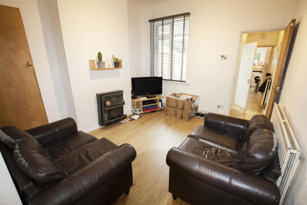 4 bed Detached for rent in Birmingham. From Oakmans Estate Agents - Student Lettings 4 bed Detached for rent in Birmingham. From Oakmans Estate Agents - Student Lettings