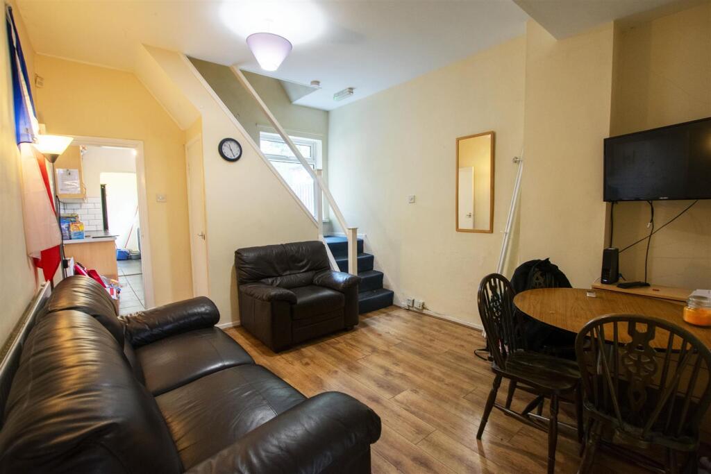 4 bed Detached for rent in Birmingham. From Oakmans Estate Agents - Student Lettings