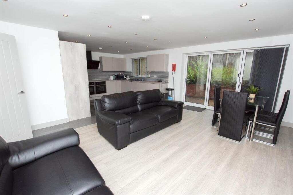 6 bed Detached for rent in Birmingham. From Oakmans Estate Agents - Student Lettings