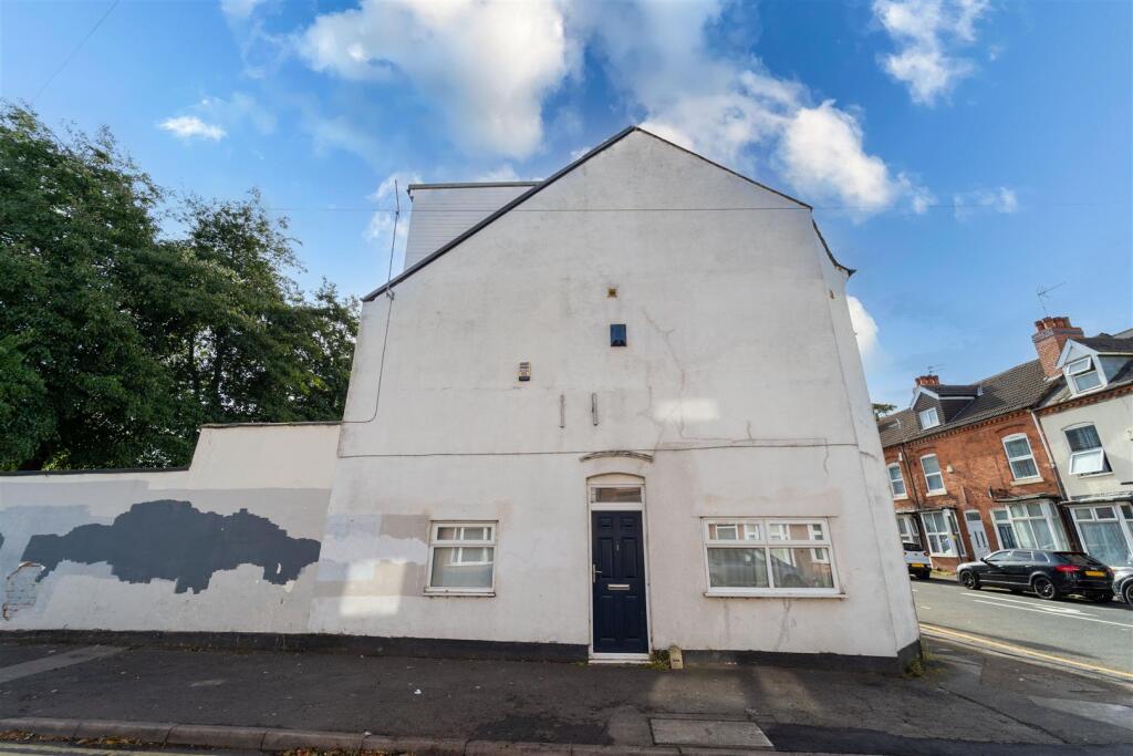 5 bed Detached for rent in Birmingham. From Oakmans Estate Agents - Student Lettings