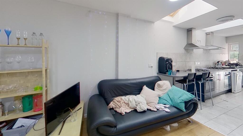 6 bed Detached for rent in Birmingham. From Oakmans Estate Agents - Student Lettings