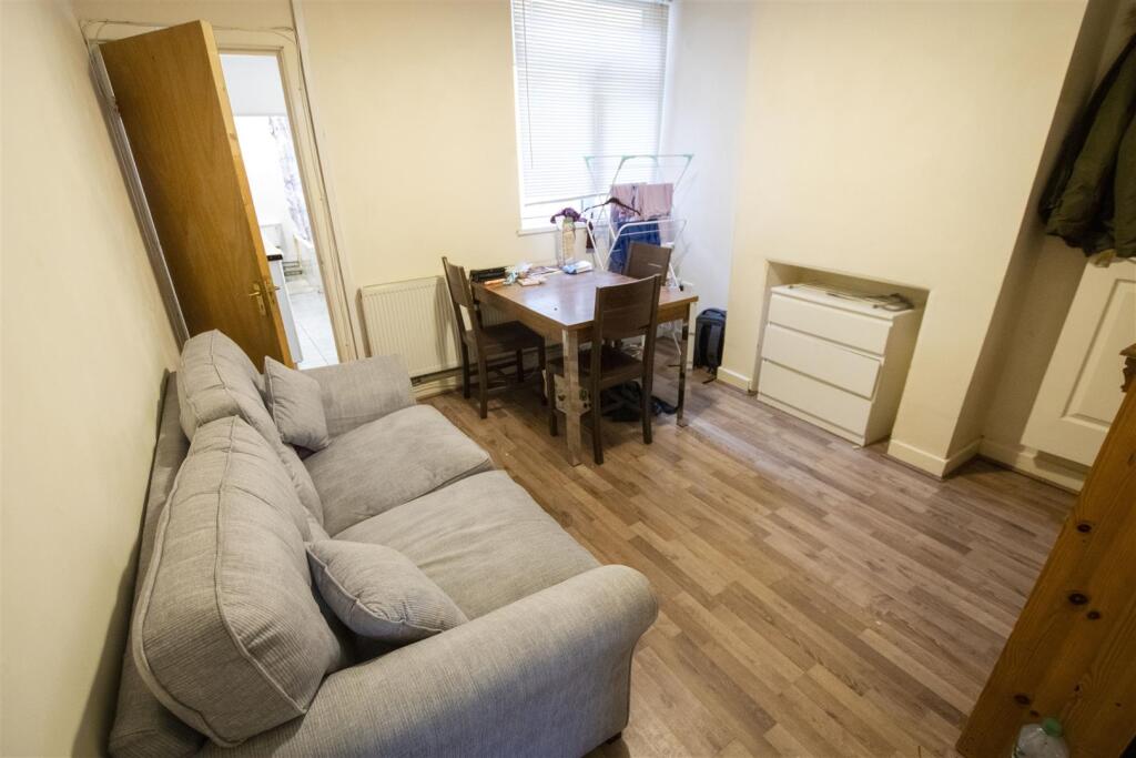 4 bed Detached for rent in Birmingham. From Oakmans Estate Agents - Student Lettings