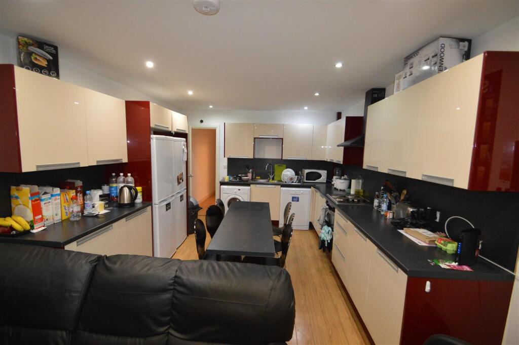 6 bed Detached for rent in Birmingham. From Oakmans Estate Agents - Student Lettings