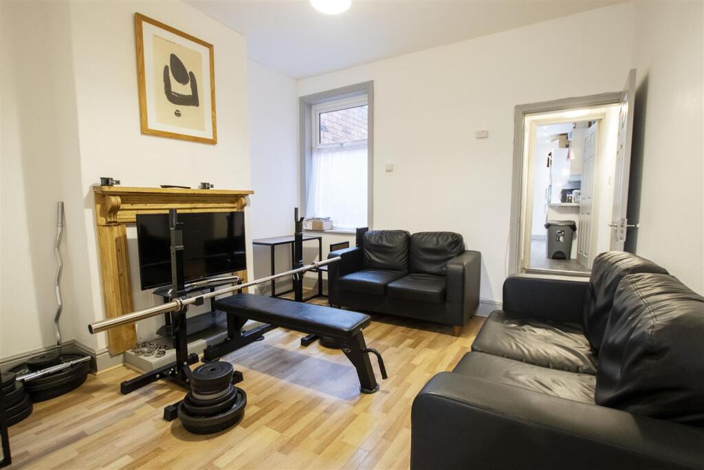 4 bed Detached for rent in Birmingham. From Oakmans Estate Agents - Student Lettings