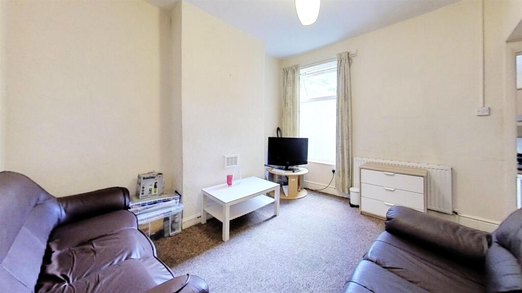 4 bed Detached for rent in Birmingham. From Oakmans Estate Agents - Student Lettings