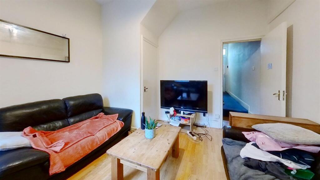 6 bed Detached for rent in Birmingham. From Oakmans Estate Agents - Student Lettings