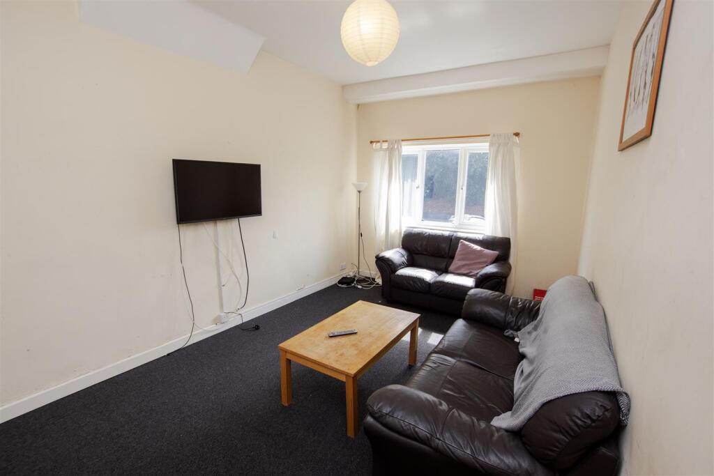 5 bed Detached for rent in Birmingham. From Oakmans Estate Agents - Student Lettings