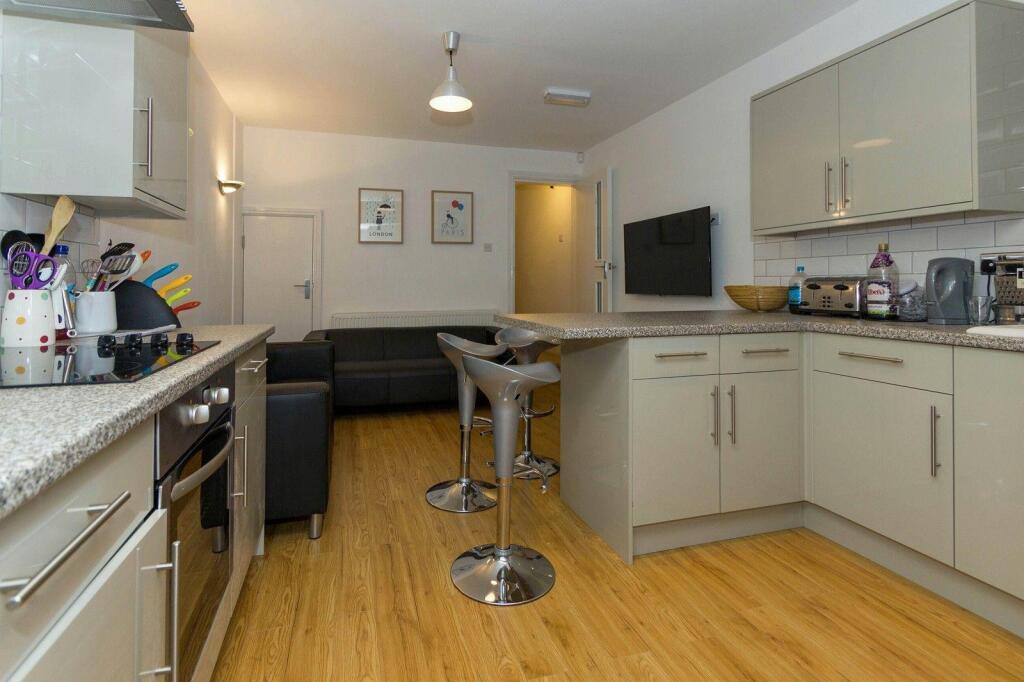 6 bed Detached for rent in Birmingham. From Oakmans Estate Agents - Student Lettings 6 bed Detached for rent in Birmingham. From Oakmans Estate Agents - Student Lettings