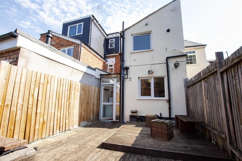 4 bed Detached for rent in Birmingham. From Oakmans Estate Agents - Student Lettings 4 bed Detached for rent in Birmingham. From Oakmans Estate Agents - Student Lettings