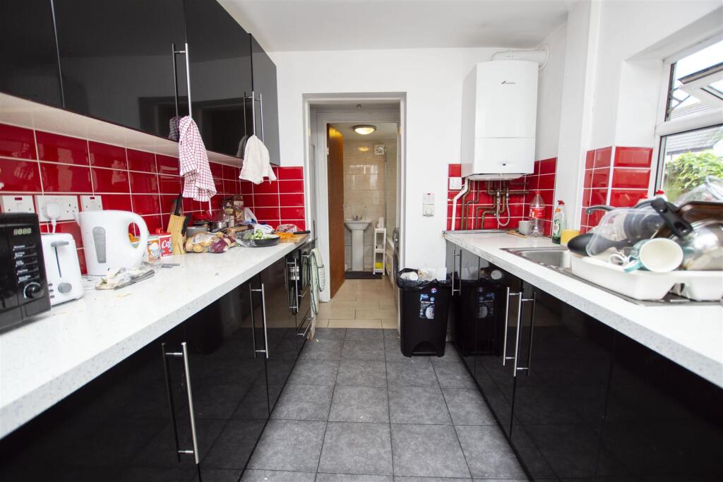 5 bed Detached for rent in Birmingham. From Oakmans Estate Agents - Student Lettings 5 bed Detached for rent in Birmingham. From Oakmans Estate Agents - Student Lettings
