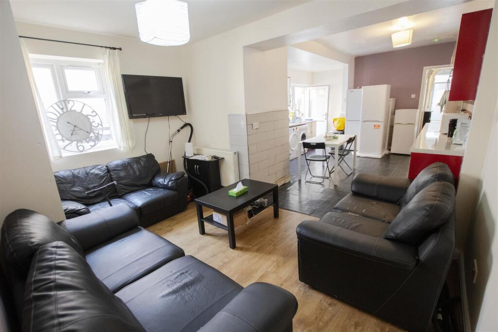 6 bed Detached for rent in Birmingham. From Oakmans Estate Agents - Student Lettings