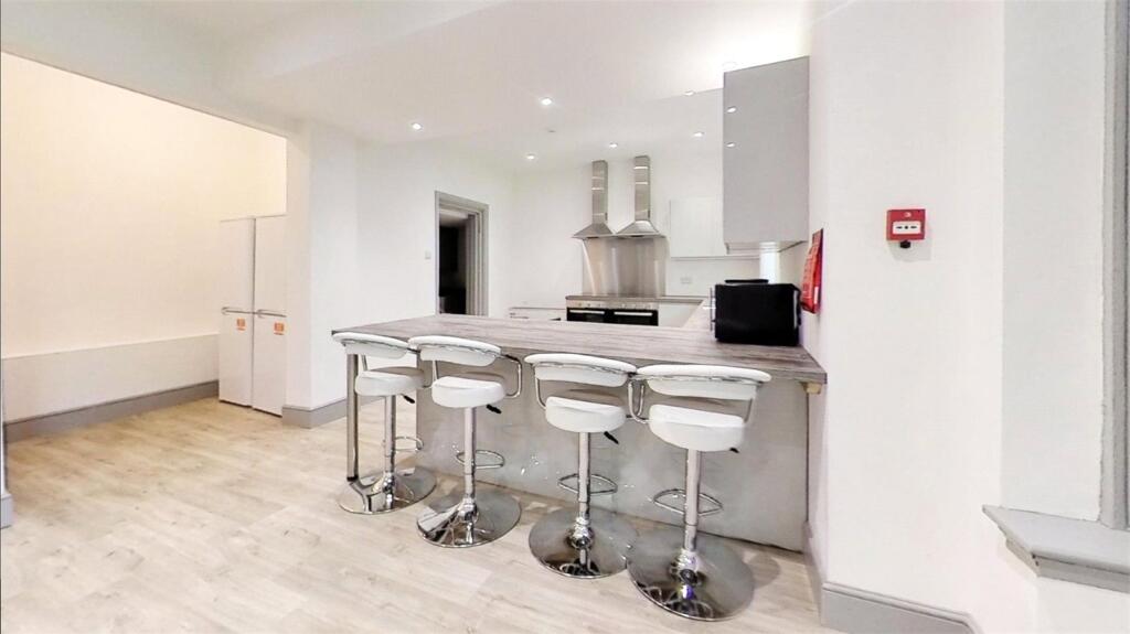 11 bed Detached for rent in Birmingham. From Oakmans Estate Agents - Student Lettings