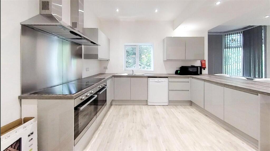 11 bed Detached for rent in Birmingham. From Oakmans Estate Agents - Student Lettings
