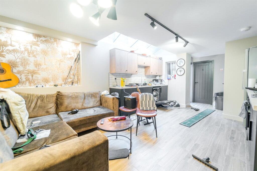 6 bed Detached for rent in Birmingham. From Oakmans Estate Agents - Student Lettings
