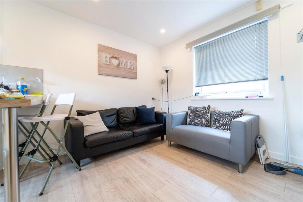 5 bed Detached for rent in Birmingham. From Oakmans Estate Agents - Student Lettings 5 bed Detached for rent in Birmingham. From Oakmans Estate Agents - Student Lettings